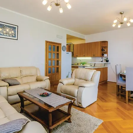Three-bedroom Bosanka With Sea View 08 *