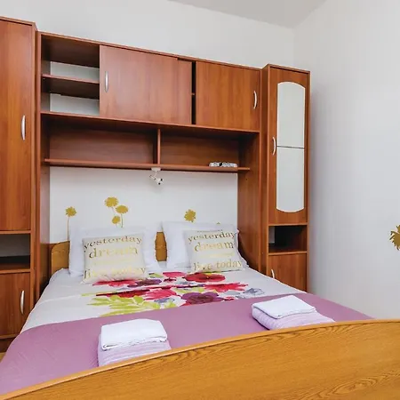 Three-bedroom Bosanka With Sea View 08 アパート *
