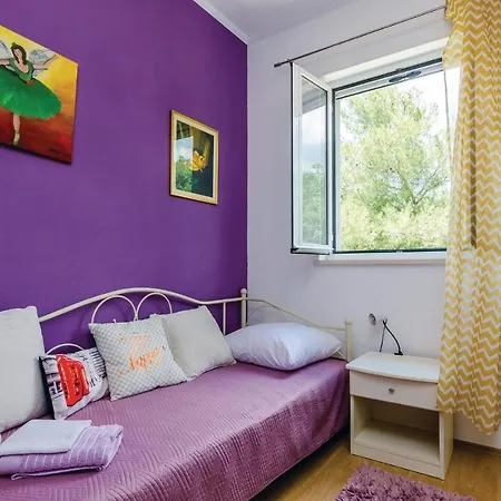 Three-bedroom Bosanka With Sea View 08